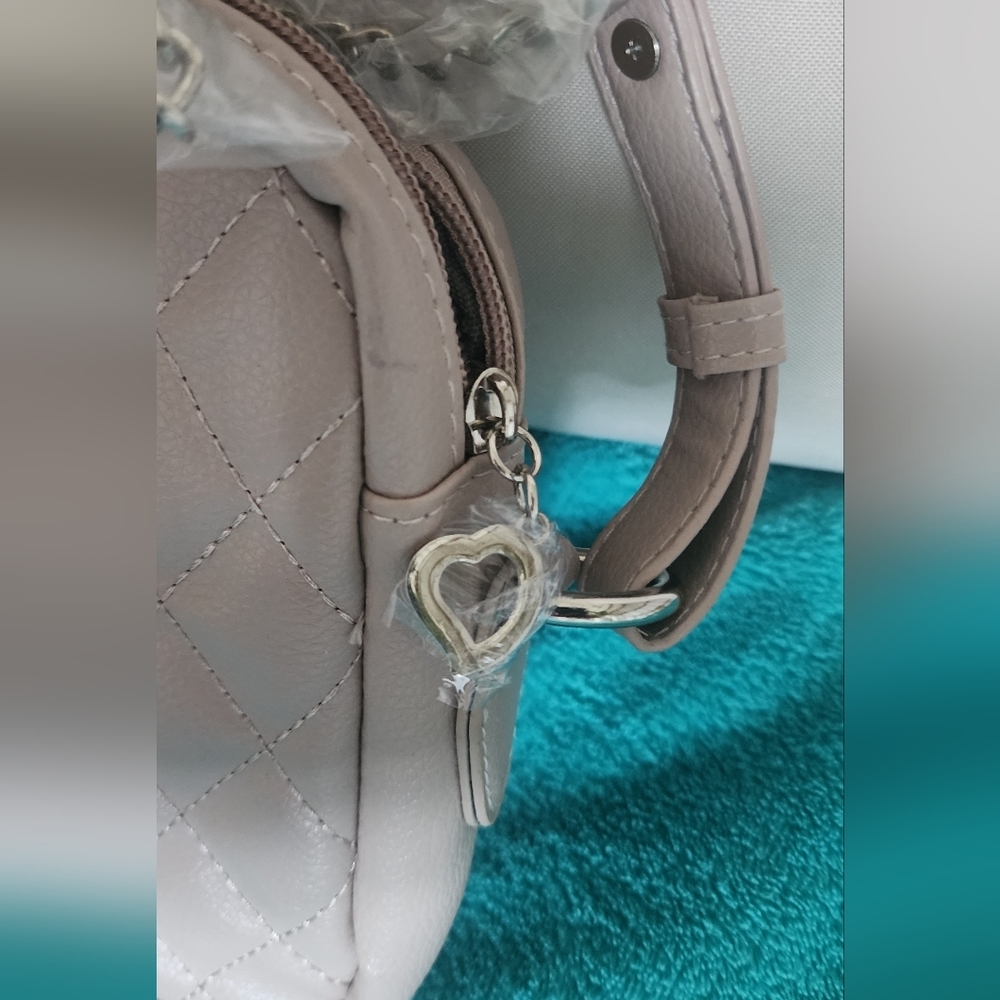 Bella Russo Beige Chain Strap Shoulder Crossbody Purse NWOT - Picture 4 of 12